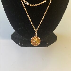 Avon gold tone Pendant Necklace